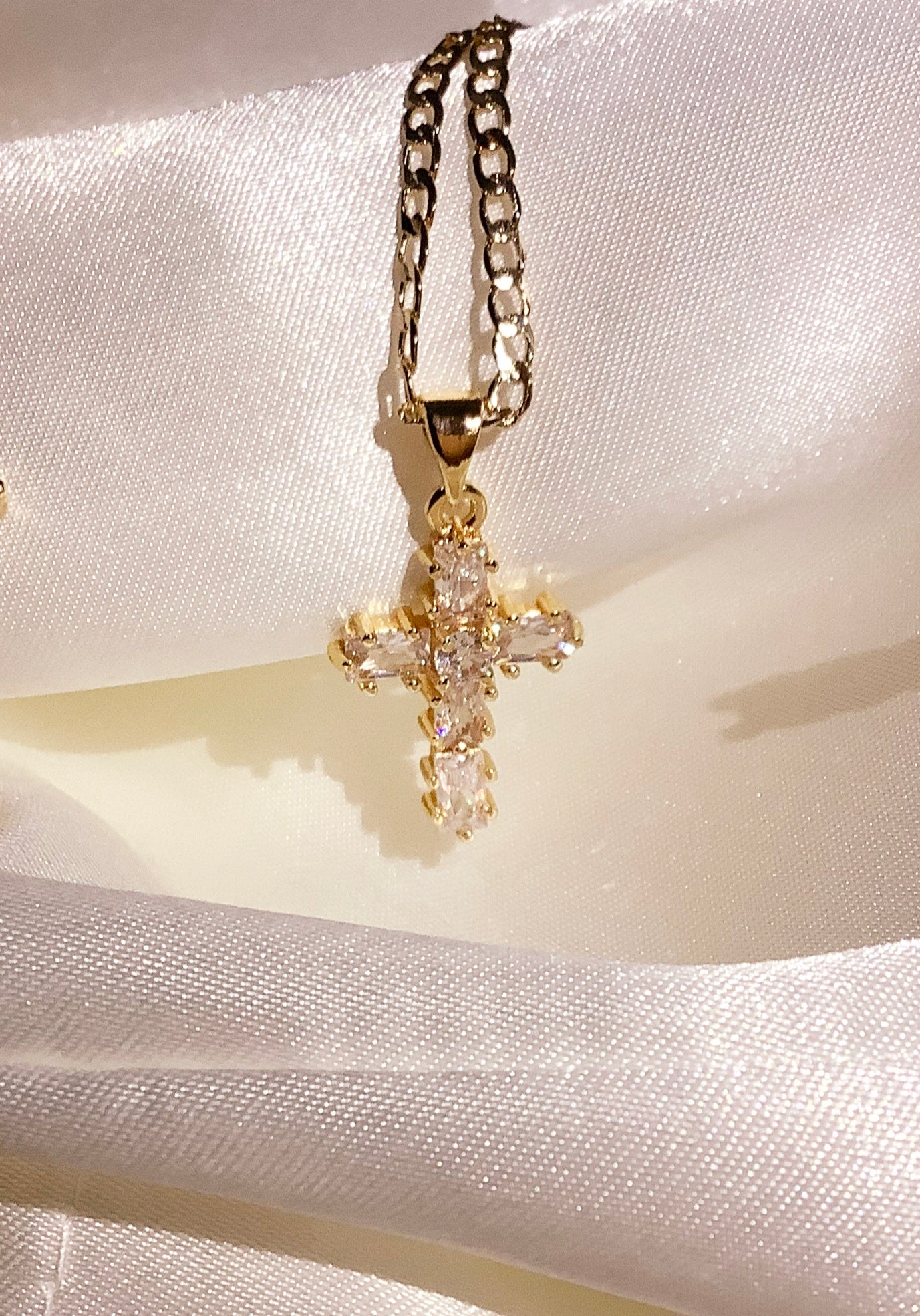 Small cross Pendant Necklace